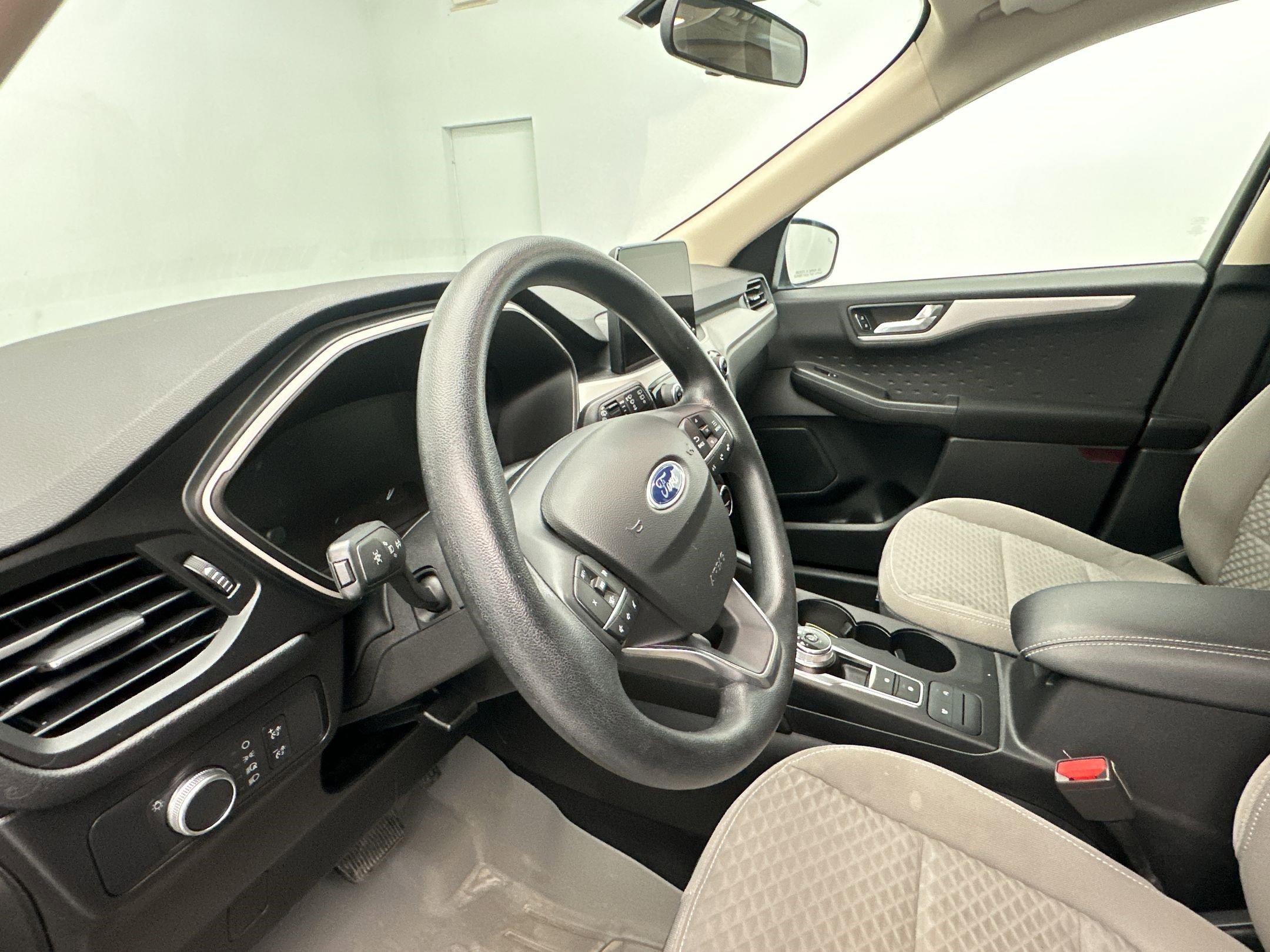 Used 2020 Ford Escape SE image 4