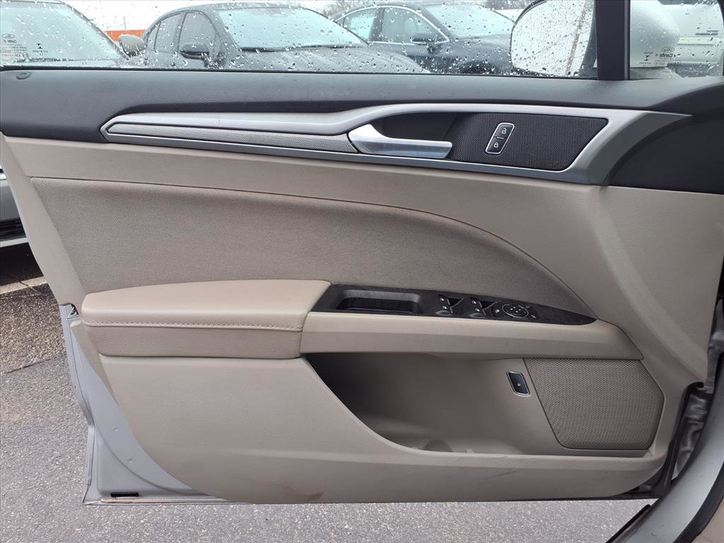 Used 2019 Ford Fusion SE image 19