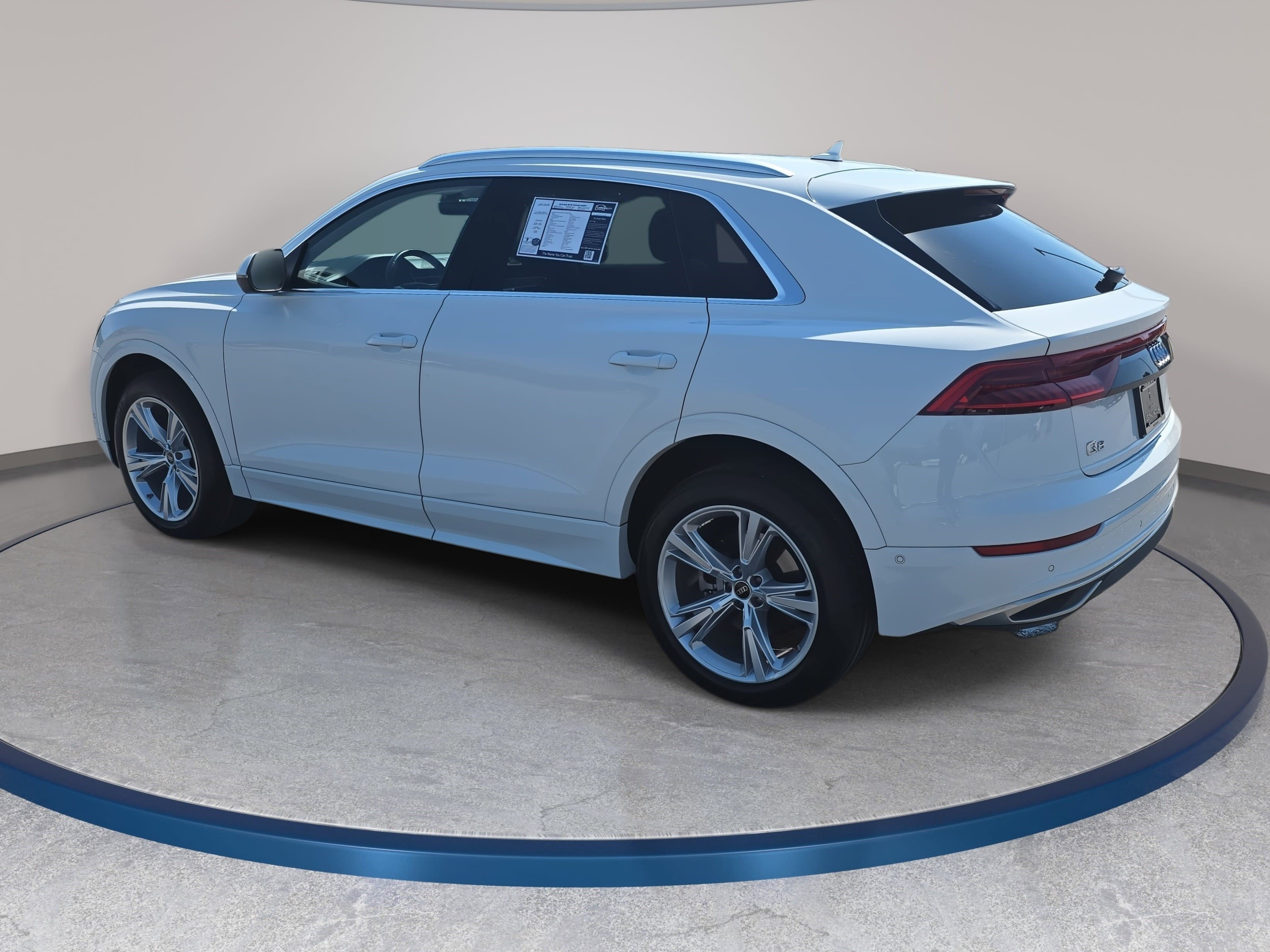Used 2023 Audi Q8 Premium image 7