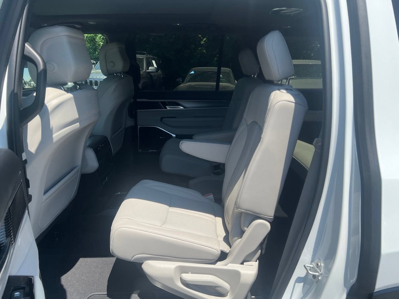 New 2026 Jeep Grand Wagoneer 4WD image 16