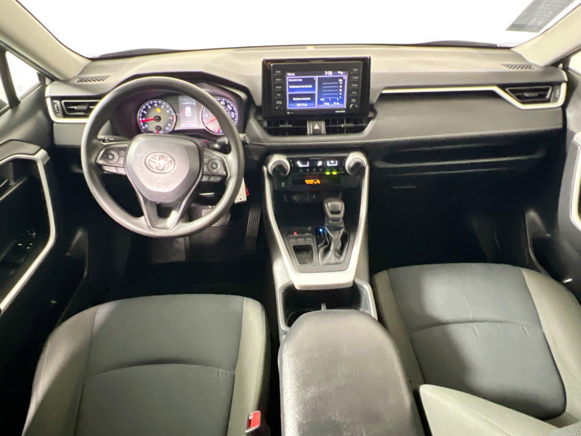 Used 2022 Toyota RAV4 LE FWD image 27