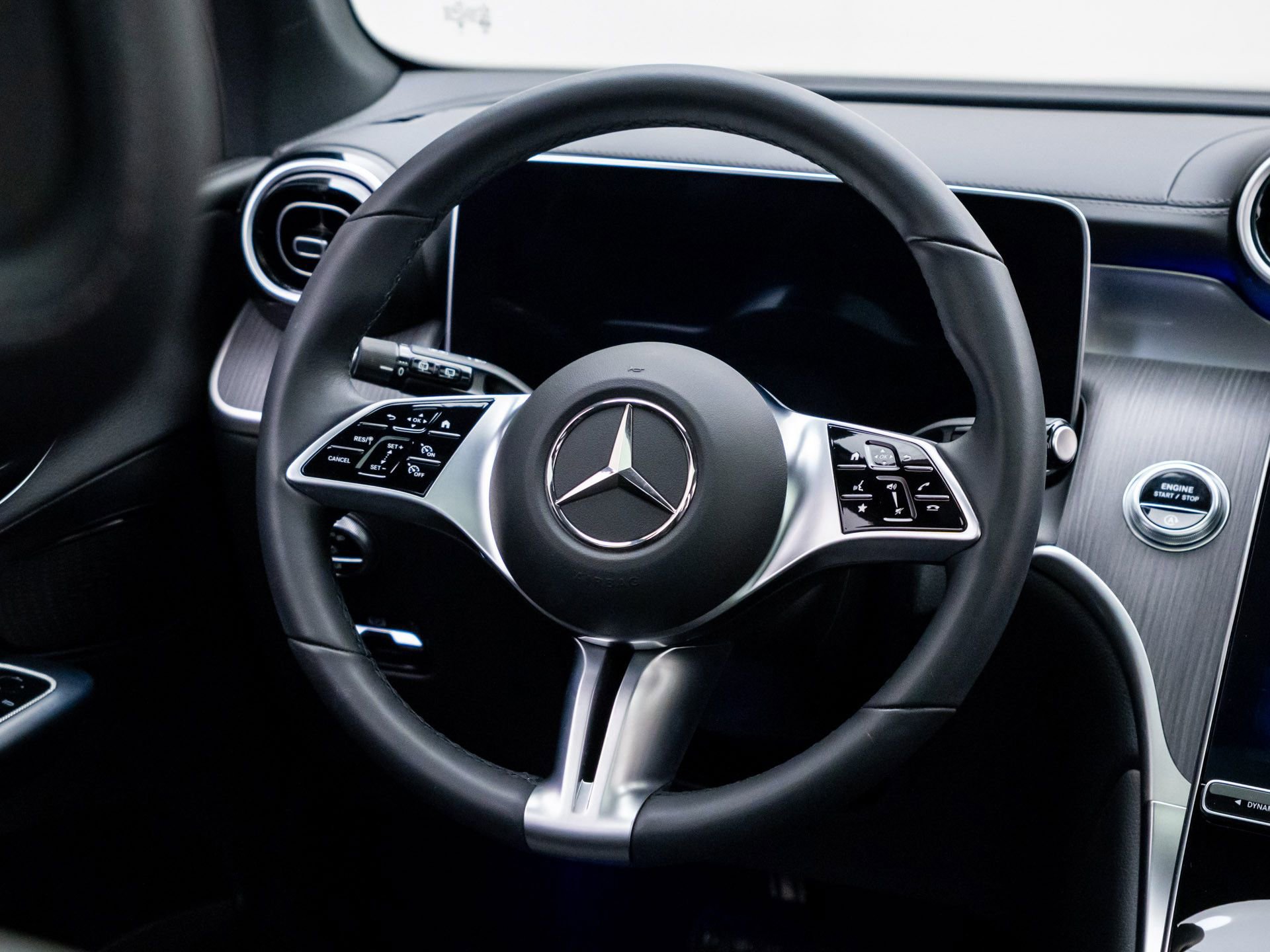 Used 2024 Mercedes-Benz GLC 300 4MATIC image 11