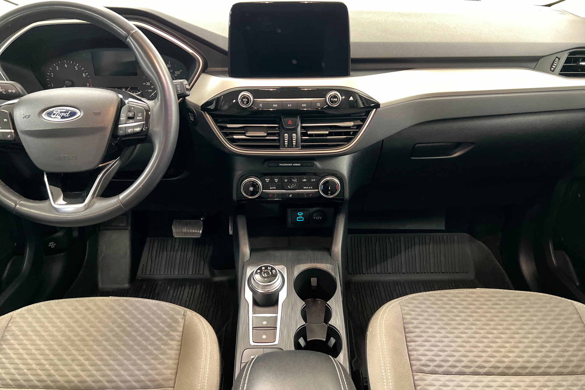 Used 2022 Ford Escape SE w/ Cold Weather Package image 14