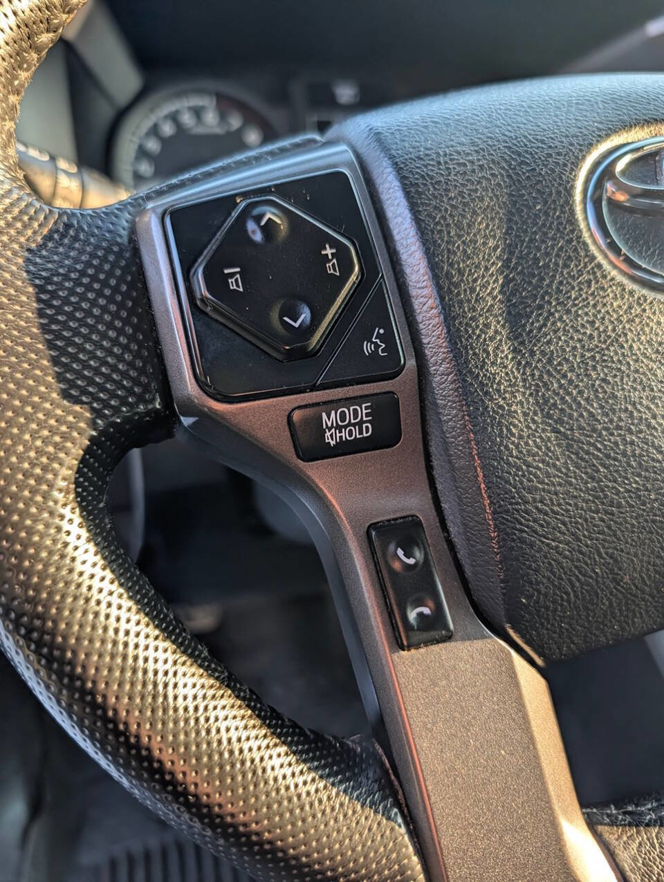 Used 2017 Toyota Tacoma TRD Sport w/ Tow Package image 18