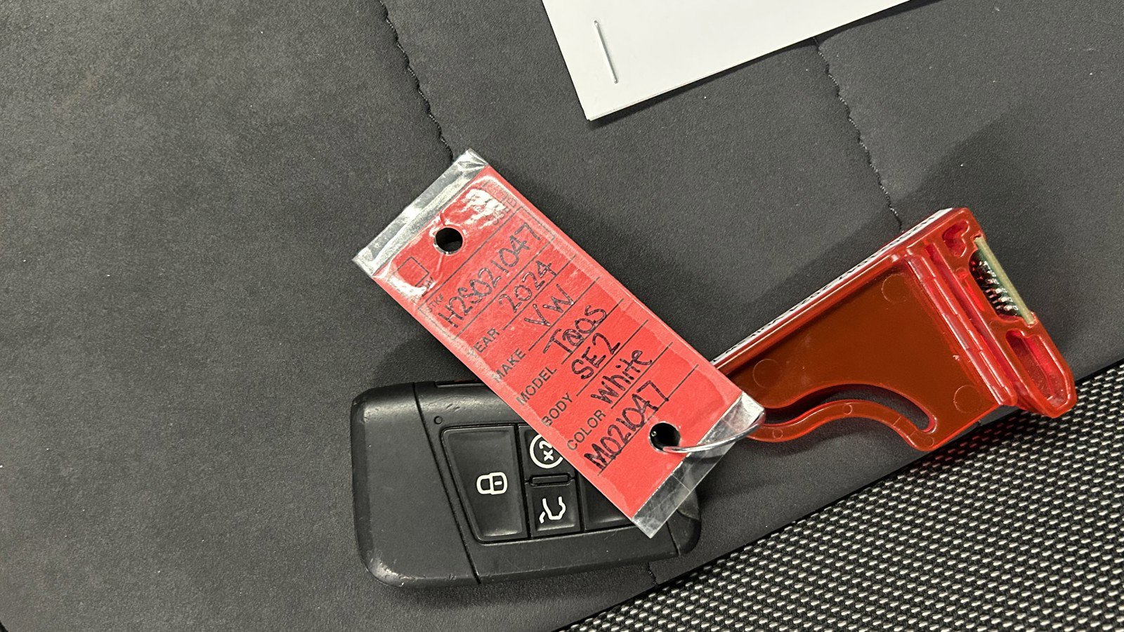 Used 2024 Volkswagen Taos SE image 37