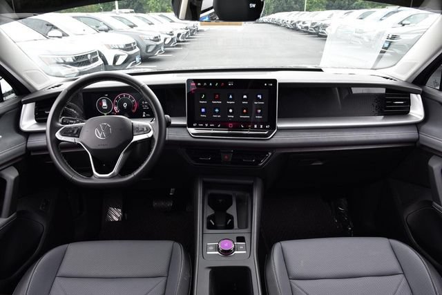 Certified 2025 Volkswagen Tiguan SE FWD image 7