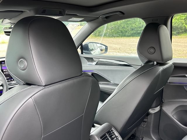 New 2026 Volkswagen Tiguan SE R-Line FWD image 19