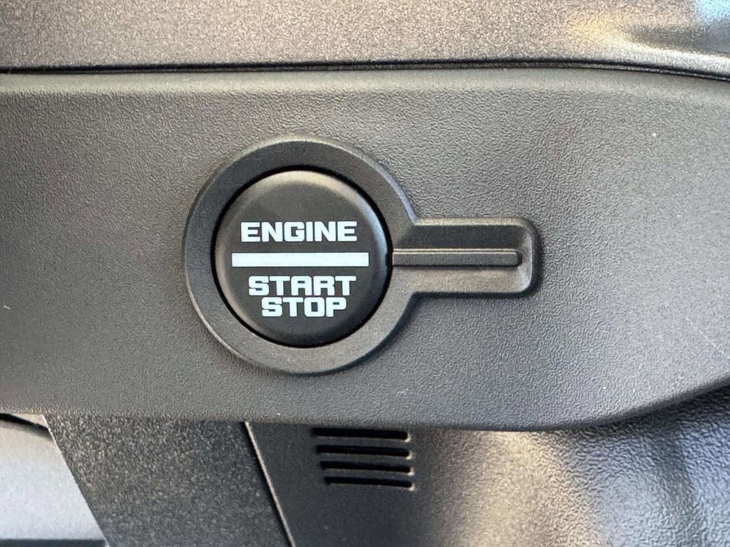 New 2025 Ford Bronco Badlands image 8