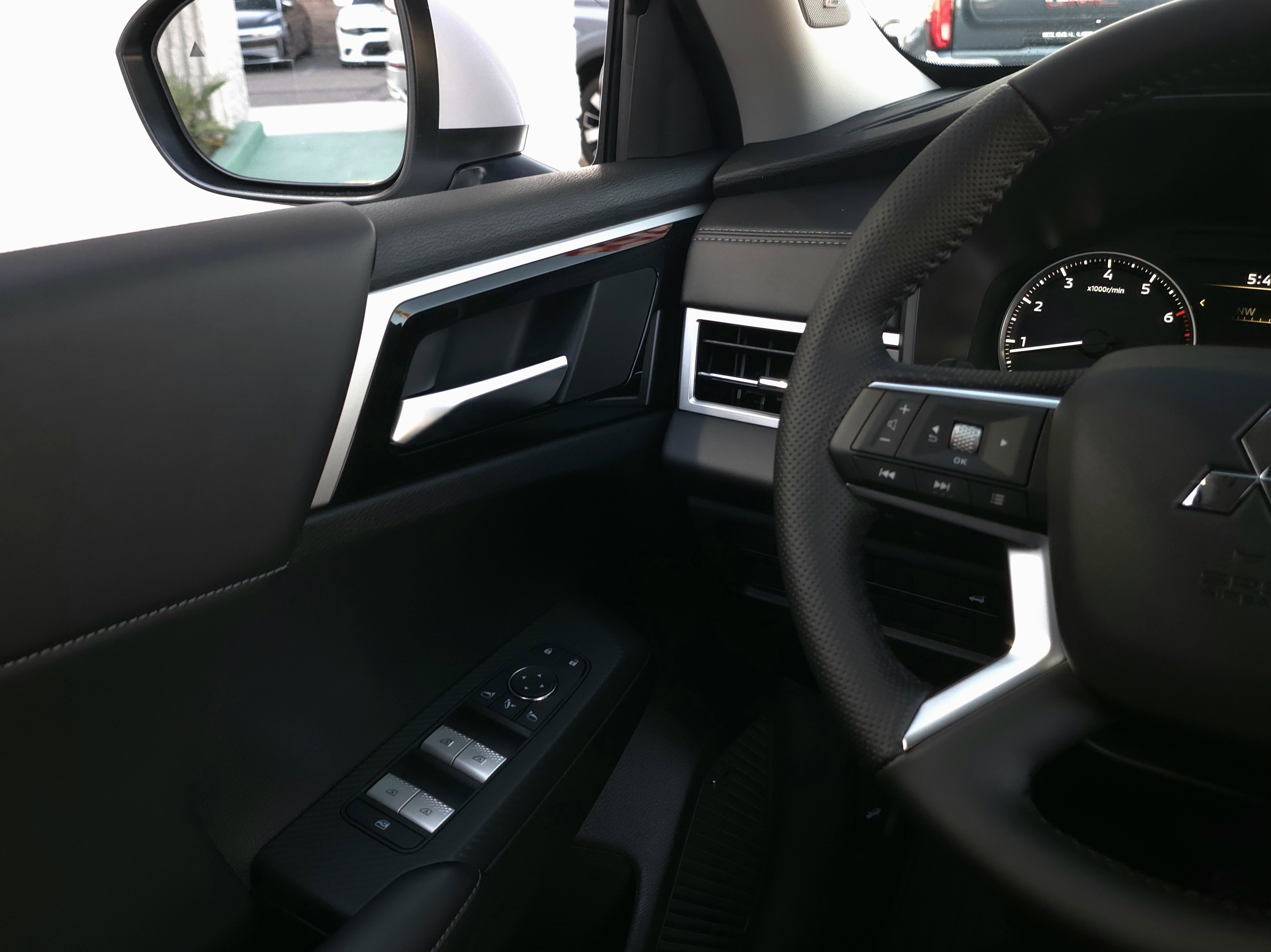 New 2025 Mitsubishi Outlander SE image 21