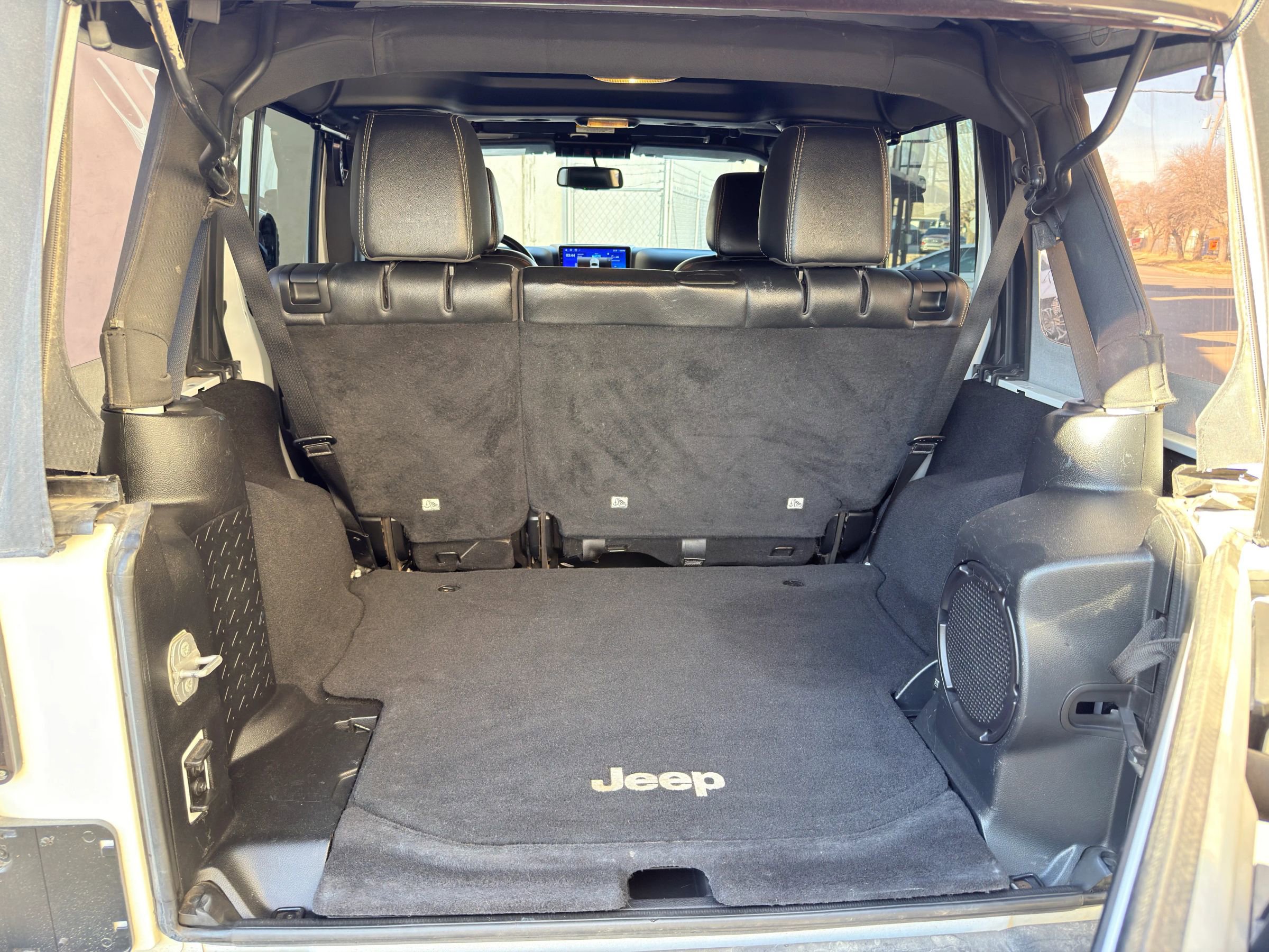Used 2014 Jeep Wrangler Unlimited Rubicon image 7