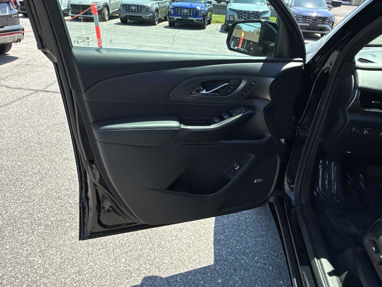 Used 2023 Chevrolet Traverse Premier AWD/4WD image 19