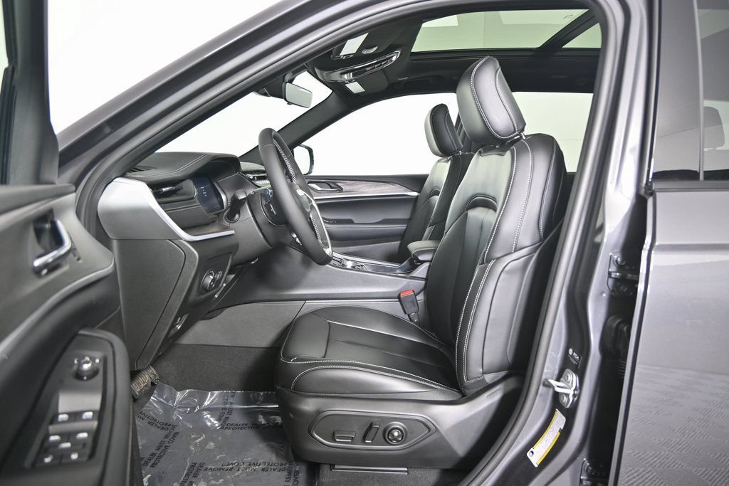 New 2026 Jeep Grand Cherokee Limited w/ Limited Altitude Package AWD/4WD image 21