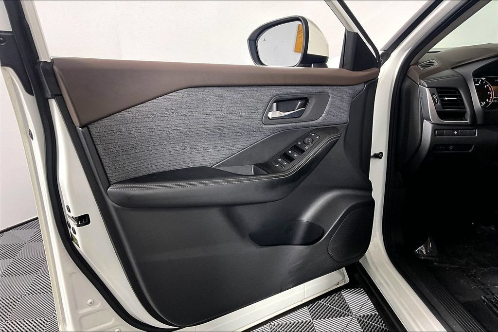 Used 2023 Nissan Rogue SV AWD/4WD image 21