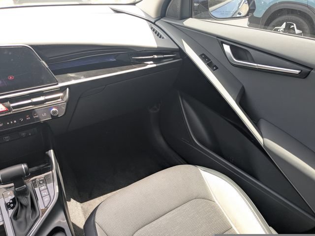 Certified 2025 Kia Niro SX Touring FWD image 15