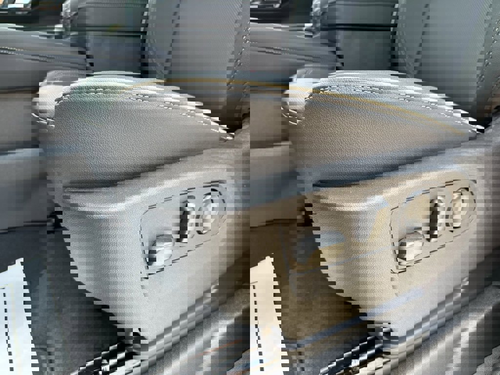 New 2026 Chevrolet Suburban Premier image 25