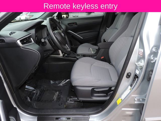 Used 2024 Toyota Corolla Cross SE image 19