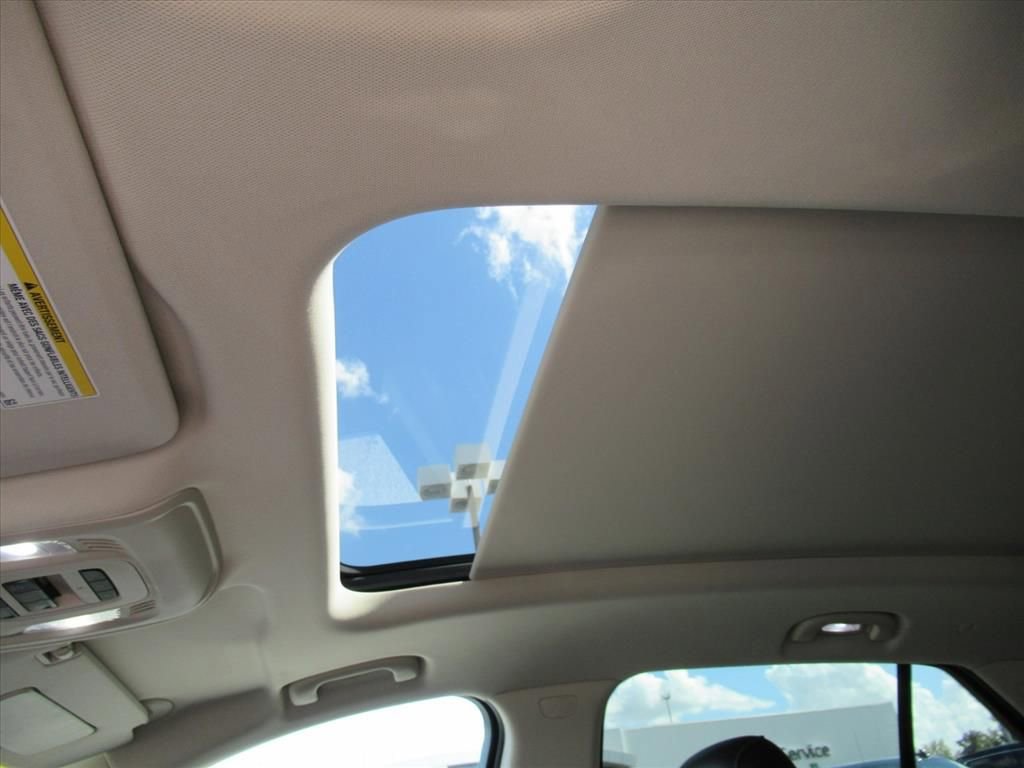 Used 2021 Buick Envision Avenir w/ Technology Package II image 18