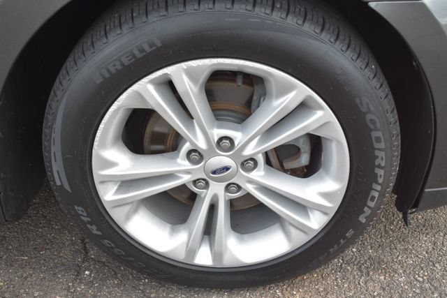 Used 2017 Ford Taurus SEL FWD image 38