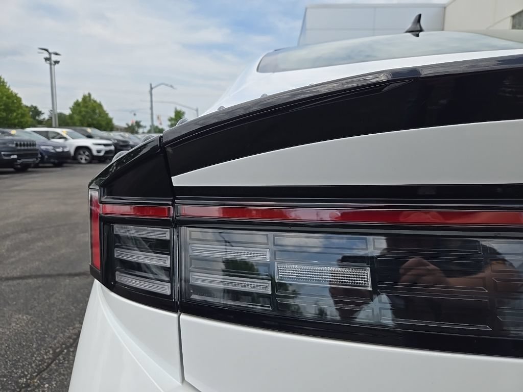 Certified 2025 Hyundai Sonata Limited FWD image 11