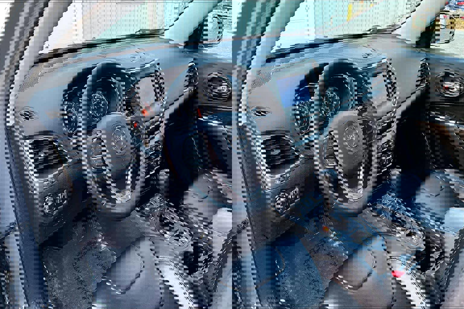 Used 2019 Jeep Cherokee Latitude Plus w/ Cold Weather Group image 15