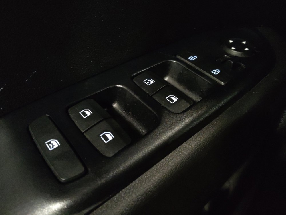 Used 2020 Hyundai Venue SEL image 27