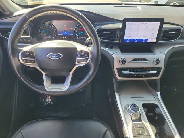 Certified 2023 Ford Explorer XLT w/ Equipment Group 202A AWD/4WD image 4
