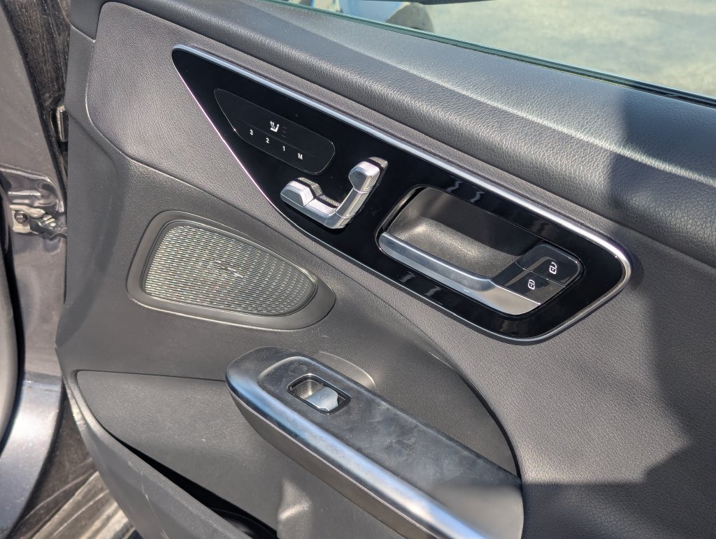Used 2023 Mercedes-Benz C 300 Sedan image 32