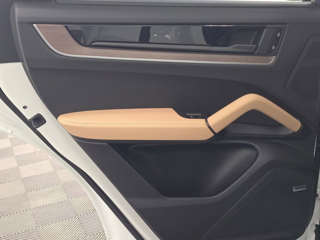 New 2026 Porsche Cayenne image 22