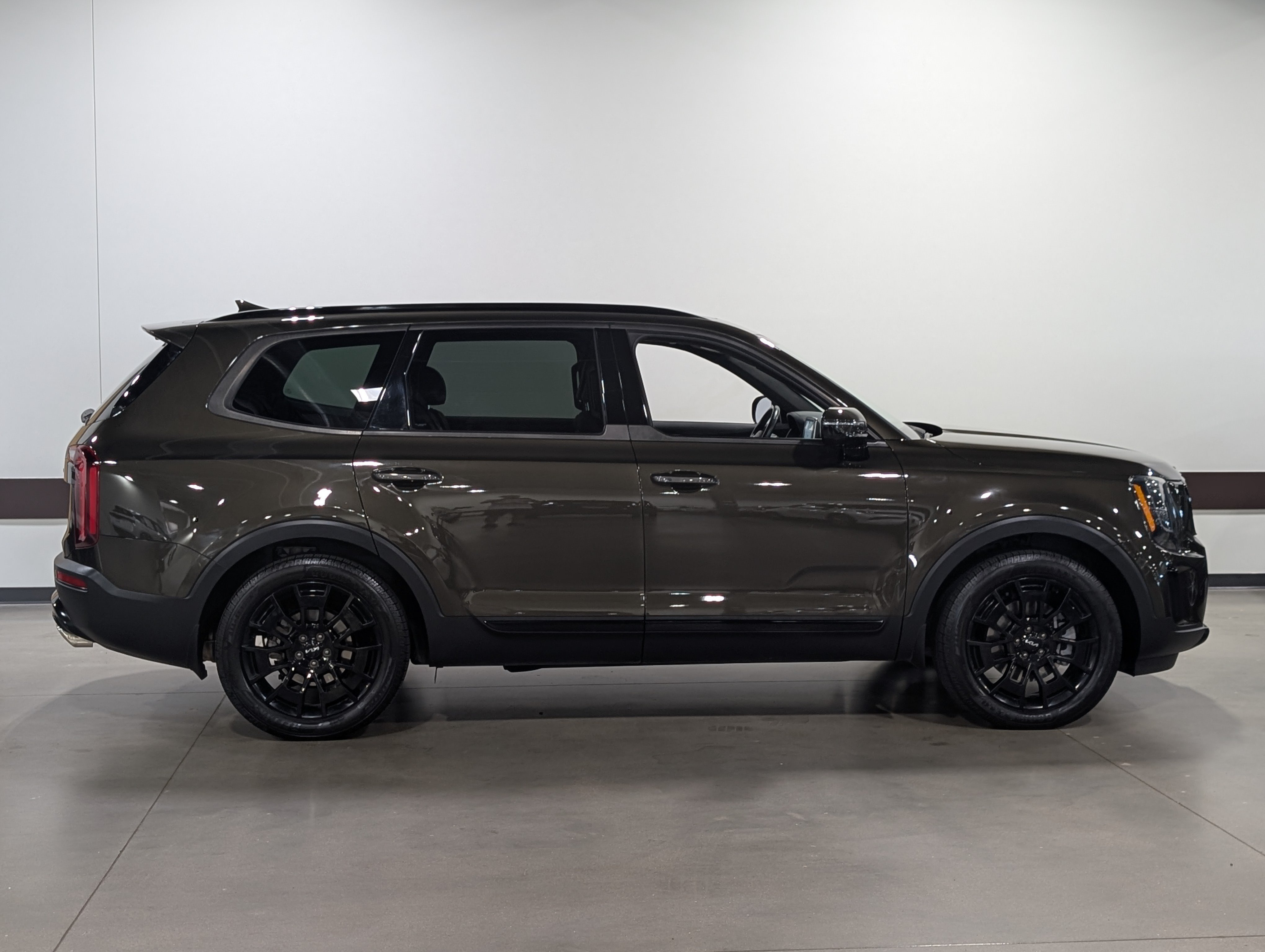 Used 2022 Kia Telluride SX w/ SX Prestige Package AWD/4WD image 2