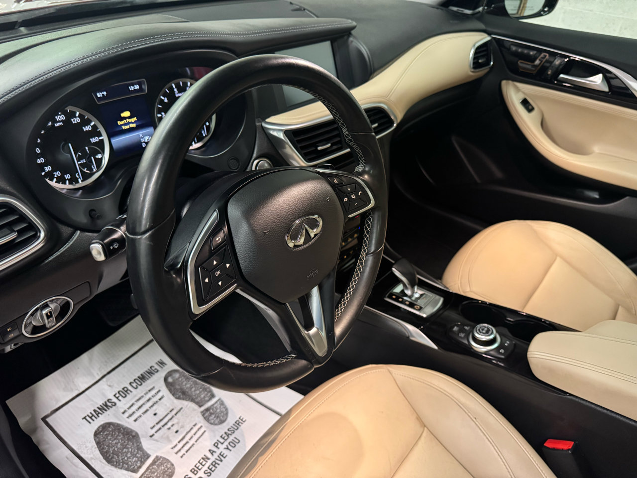 Used 2018 INFINITI QX30 Premium w/ Navigation Package image 3