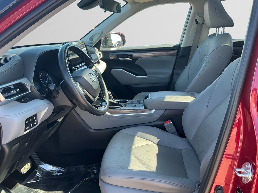 Used 2020 Toyota Highlander Platinum image 9