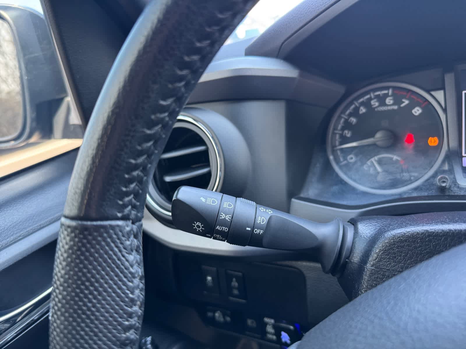 Used 2022 Toyota Tacoma TRD Off-Road AWD/4WD image 18