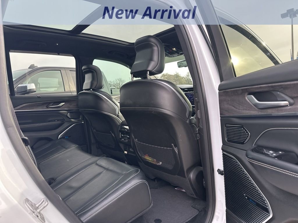 Used 2022 Jeep Grand Cherokee Overland w/ Adv Protech Group III image 9
