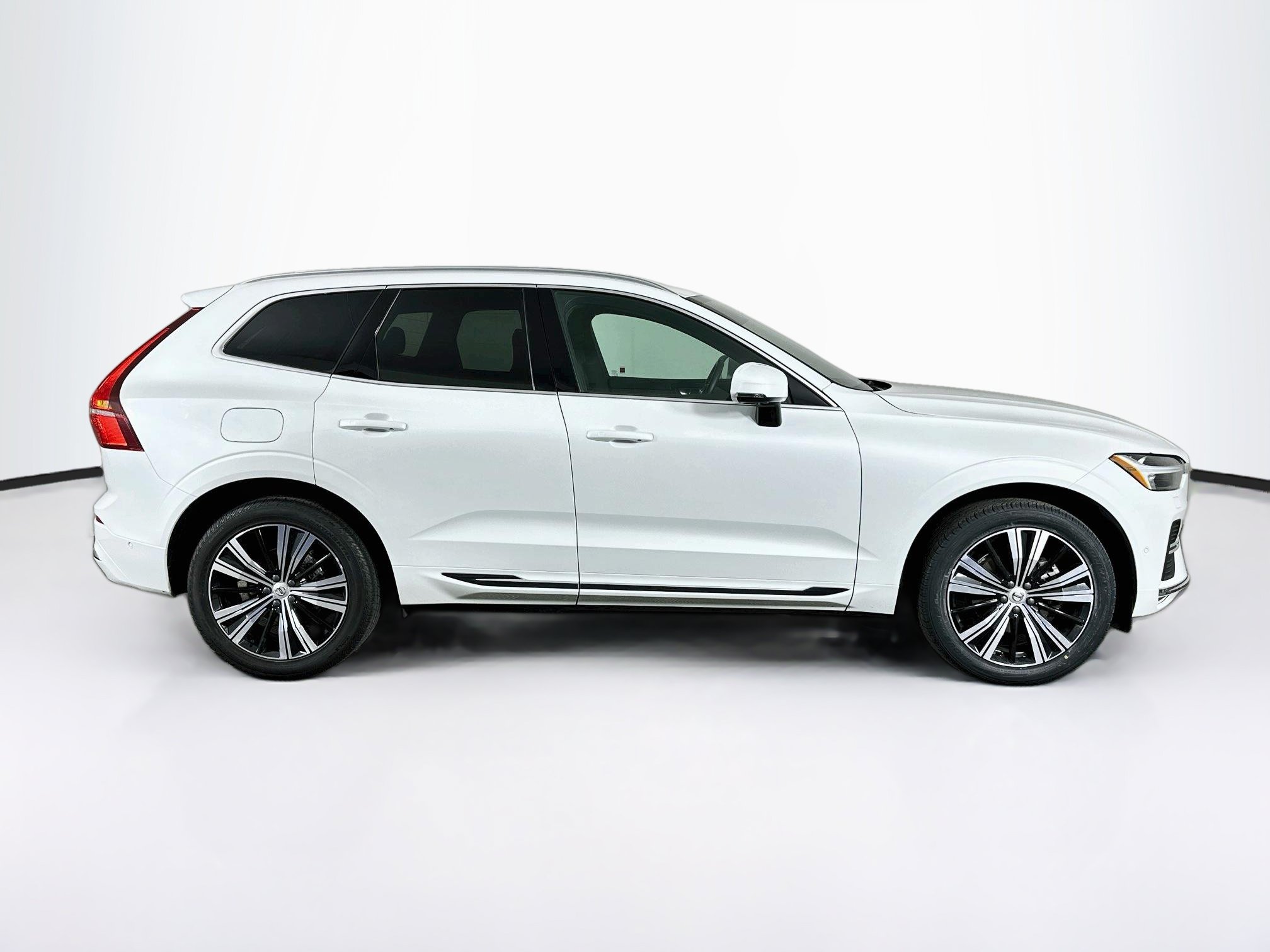 Used 2023 Volvo XC60 B5 Plus w/ Protection Package Premier FWD image 10
