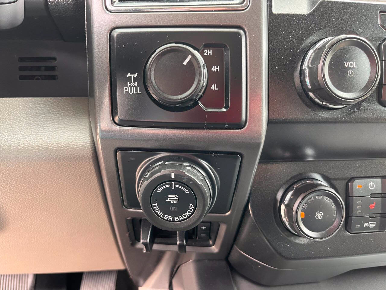 Used 2019 Ford F150 XLT w/ Equipment Group 302A Luxury AWD/4WD image 24