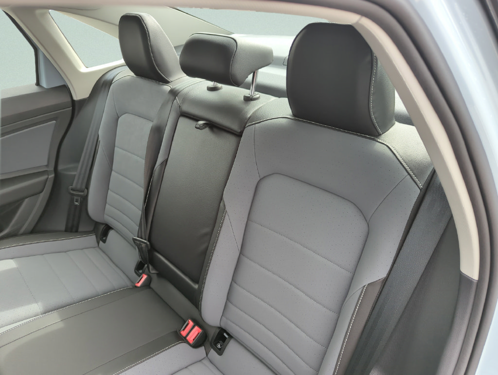 New 2026 Volkswagen Jetta SE FWD image 38