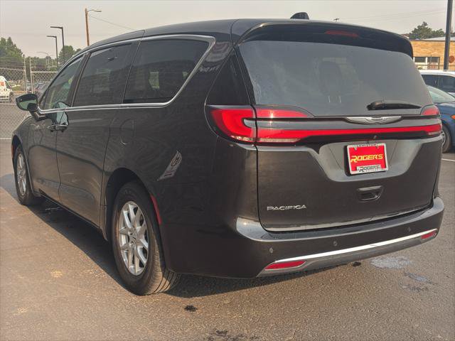 Certified 2023 Chrysler Pacifica Touring-L FWD image 8