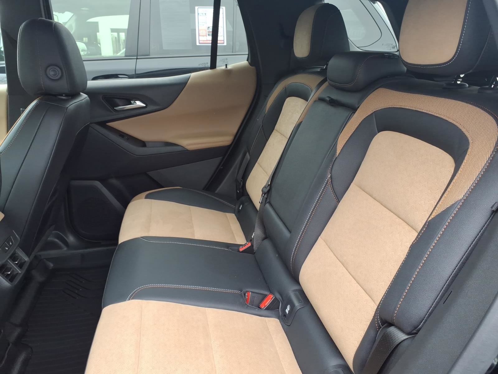 Used 2025 Chevrolet Equinox ACTIV w/ Safety and Technology Package AWD/4WD image 8