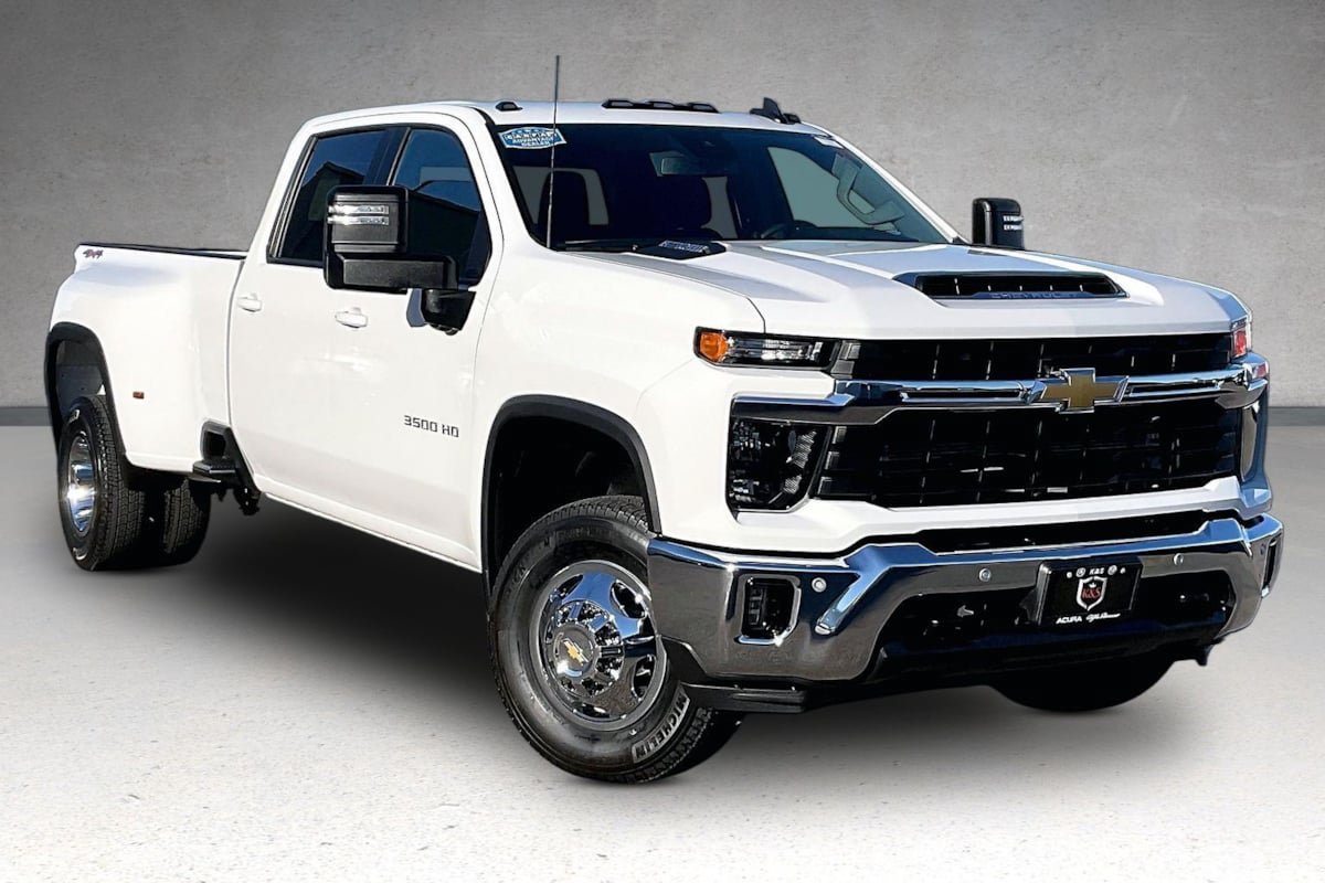 Used 2025 Chevrolet Silverado 3500 LT w/ Safety Package AWD/4WD image 2