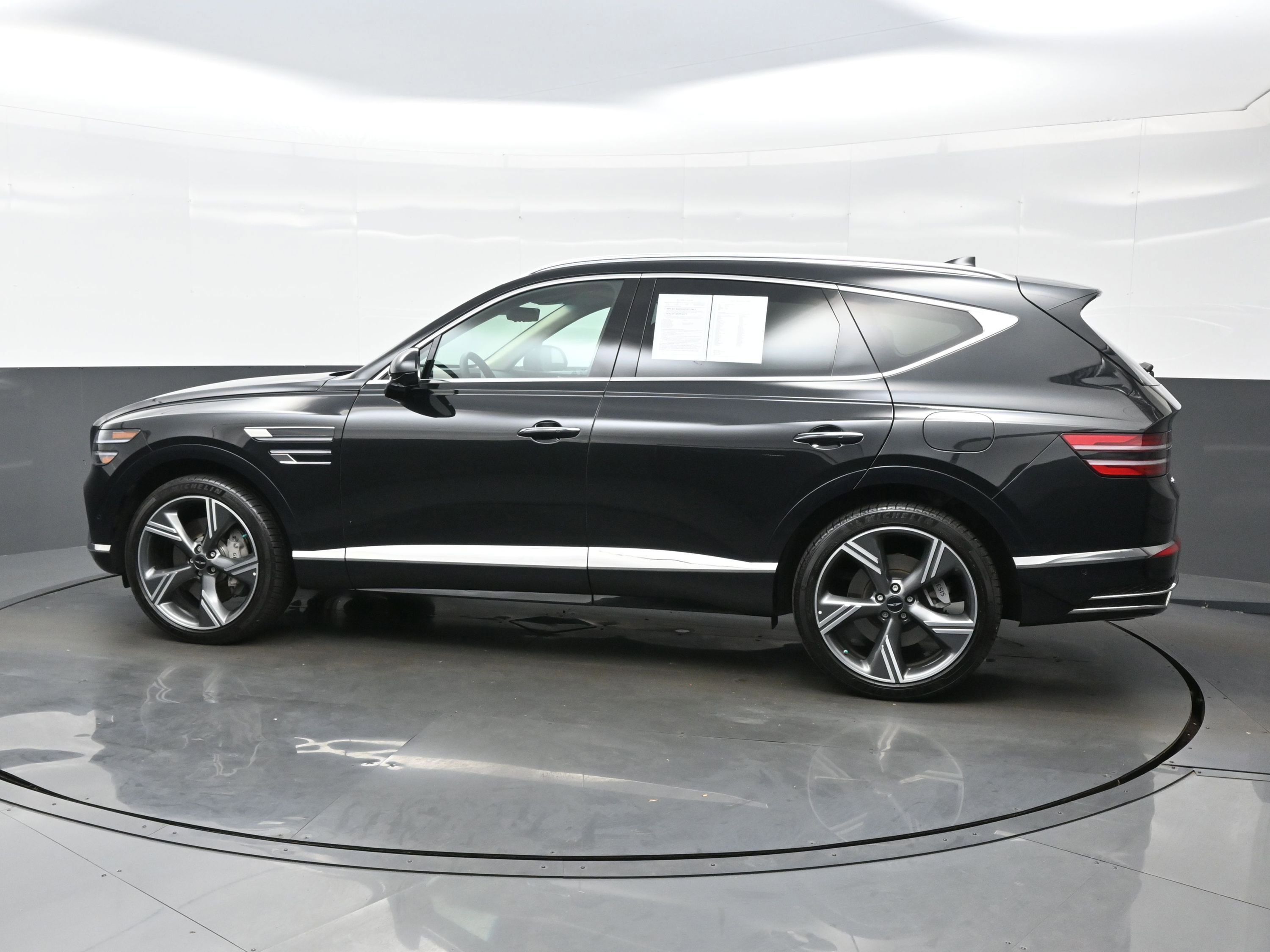 Certified 2025 Genesis GV80 3.5T Prestige image 3