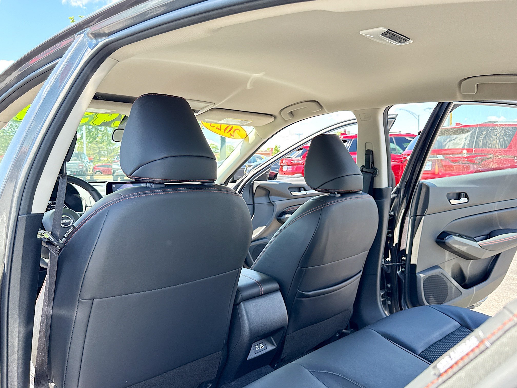 Used 2023 Nissan Altima 2.5 SR FWD image 6
