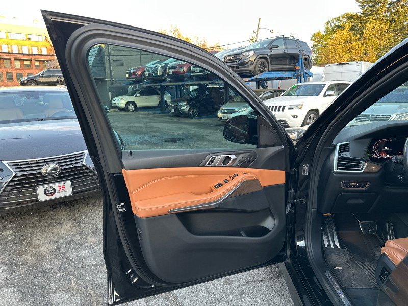 Used 2019 BMW X5 xDrive40i w/ M Sport Package image 11