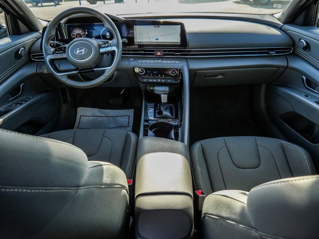 Used 2025 Hyundai Elantra SEL image 20