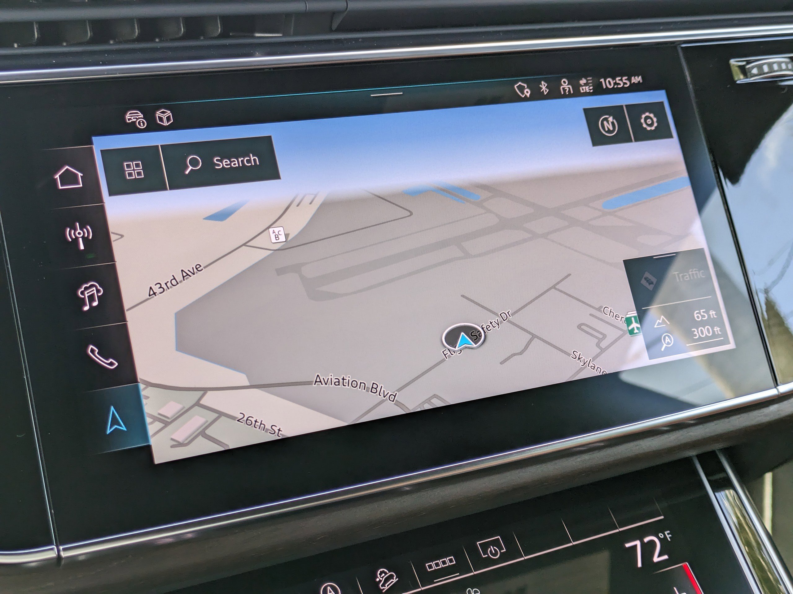 Used 2025 Audi Q8 Premium w/ Convenience Package image 32