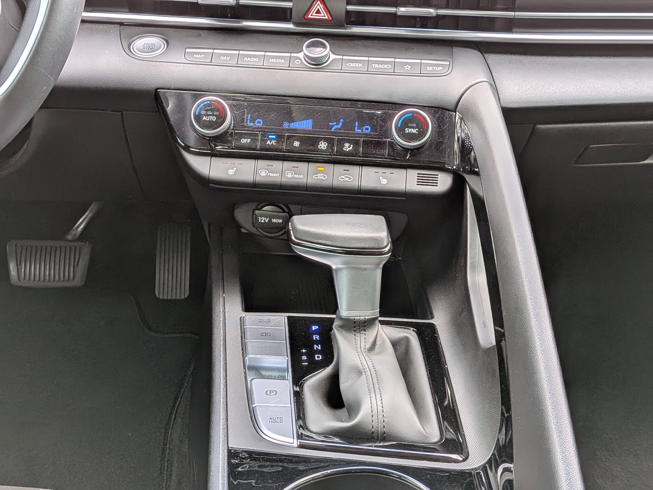Certified 2025 Hyundai Elantra SEL FWD image 18