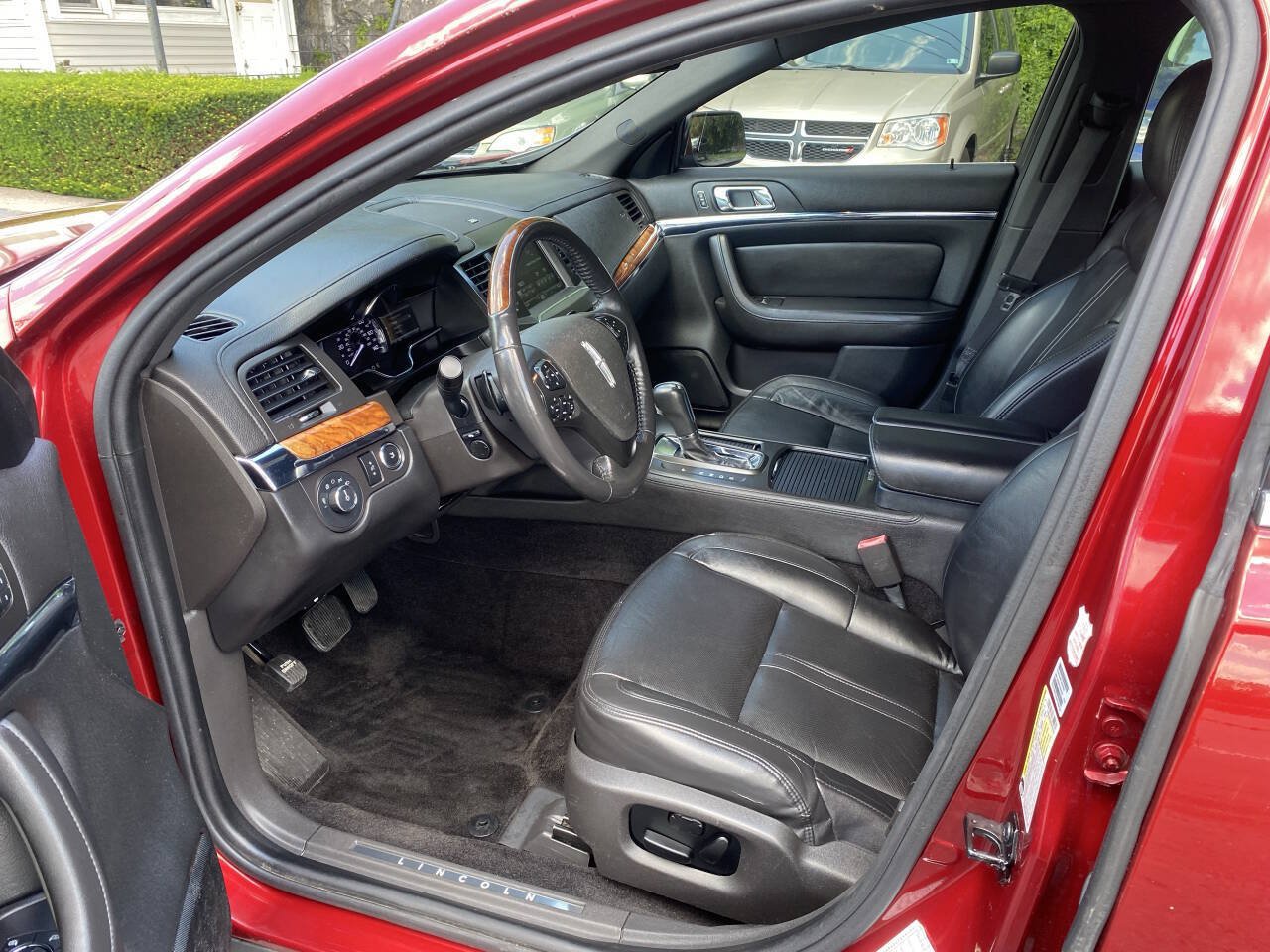 Used 2013 Lincoln MKS FWD image 10