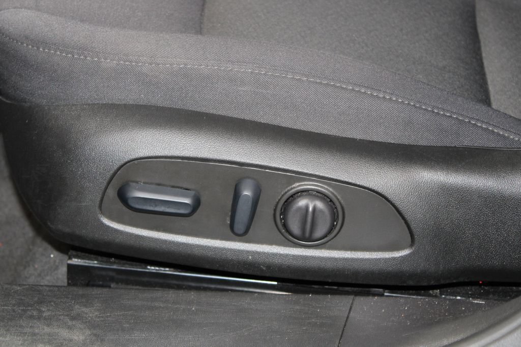 Used 2025 Chevrolet Malibu LT FWD image 14