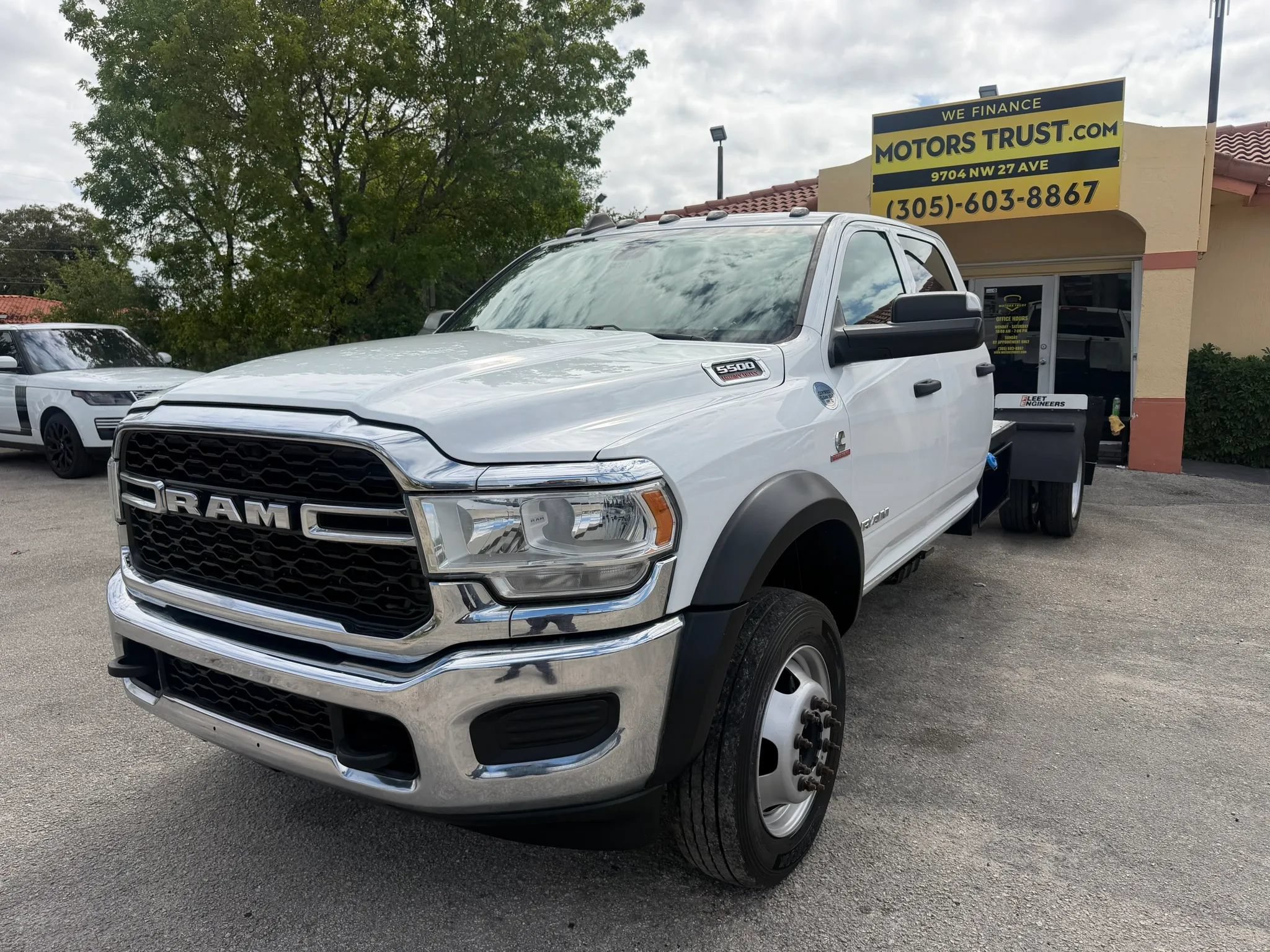 Used 2021 RAM 5500 Tradesman w/ Chrome Appearance Group AWD/4WD image 2