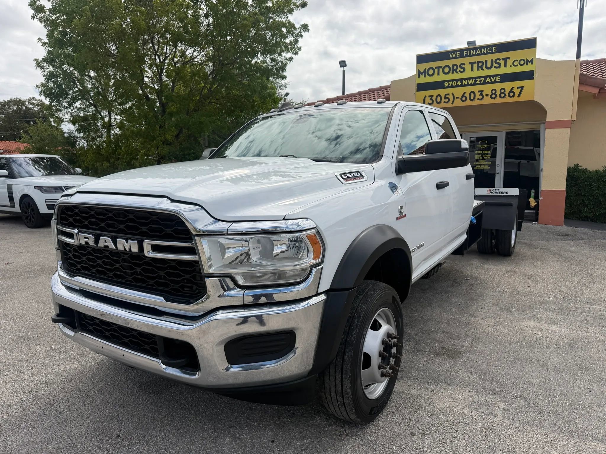 Used 2021 RAM 5500 Tradesman w/ Chrome Appearance Group AWD/4WD image 2