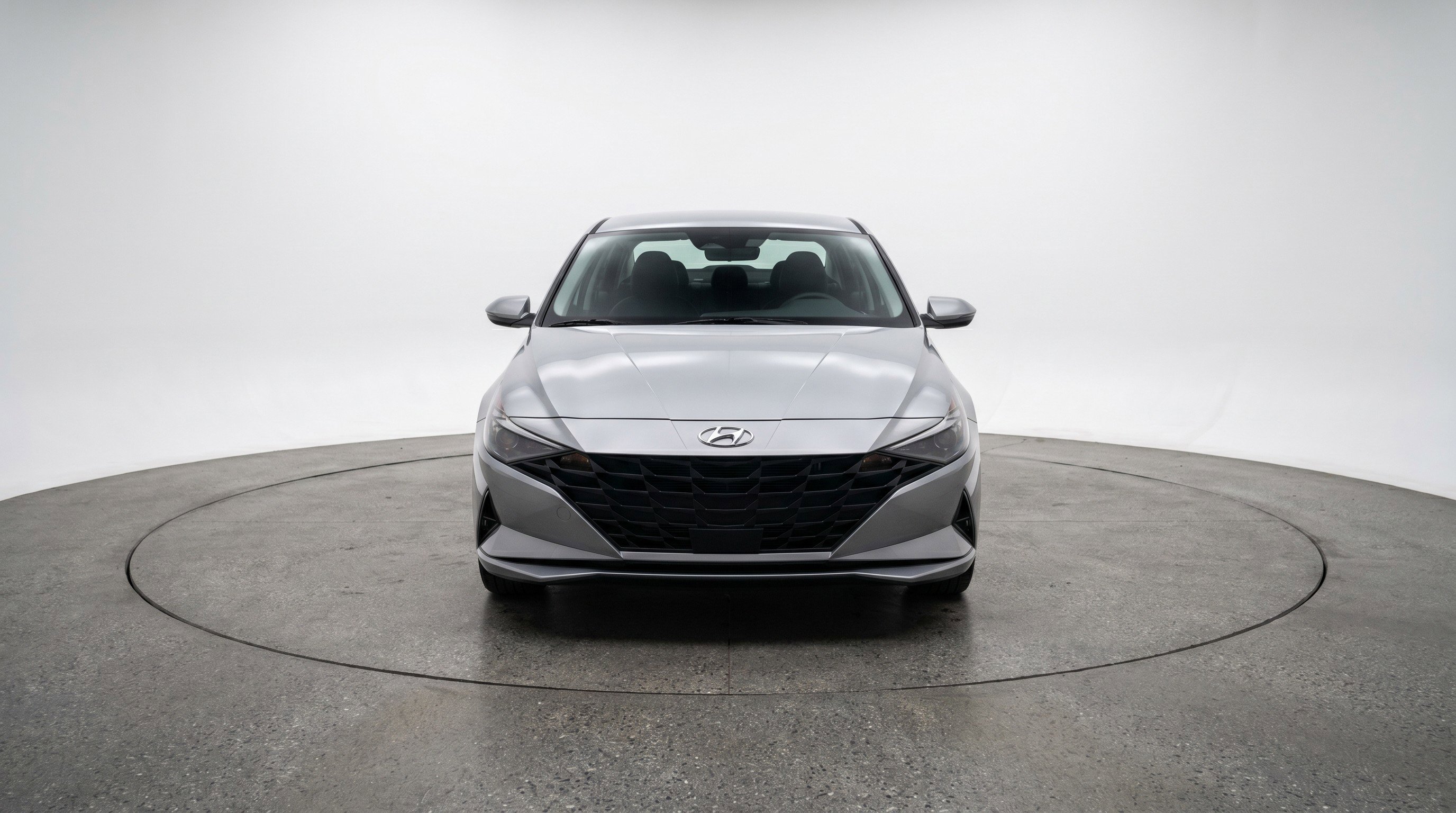 Used 2025 Hyundai Elantra SEL FWD image 2